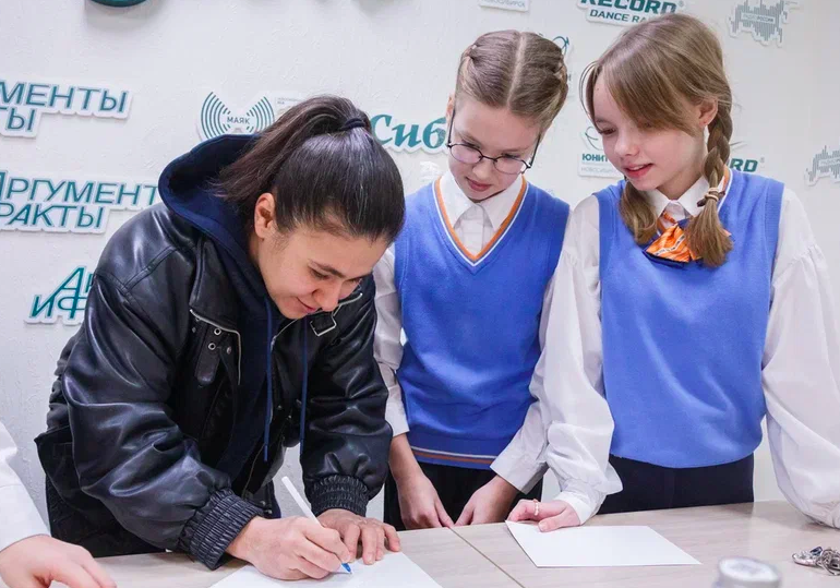 Фото «Я стала популярной из-за хейтеров». Участница шоу «Титаны» на ТНТ Земфира Алиева из Новосибирска о медийной известности и съёмках телепроекта 6